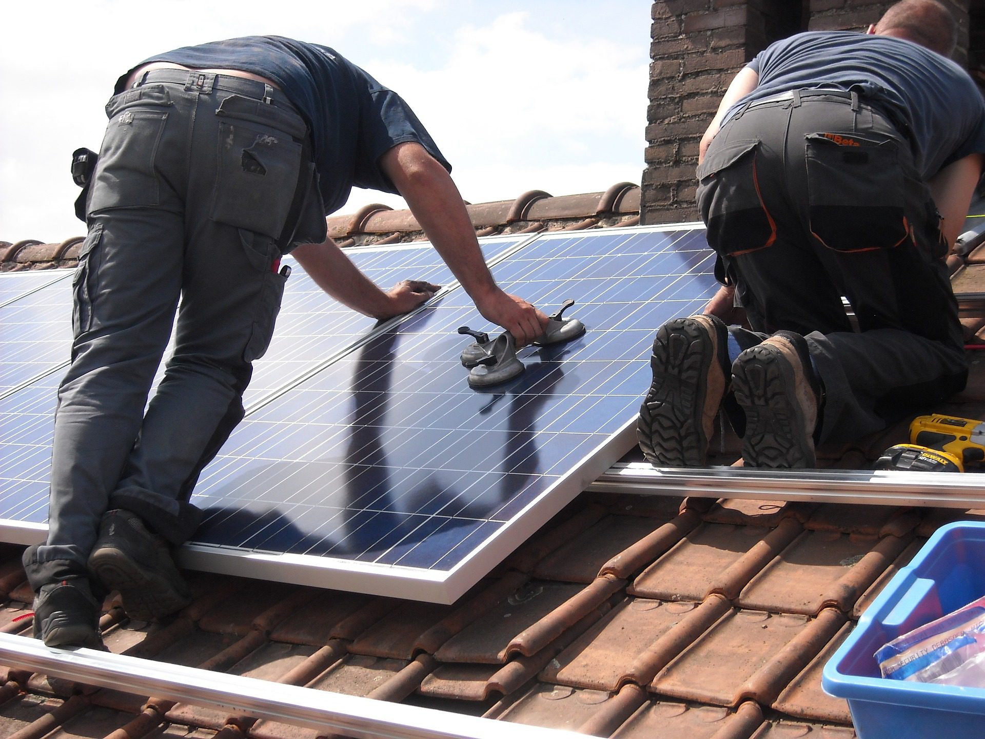 solar-panels-944000_1920