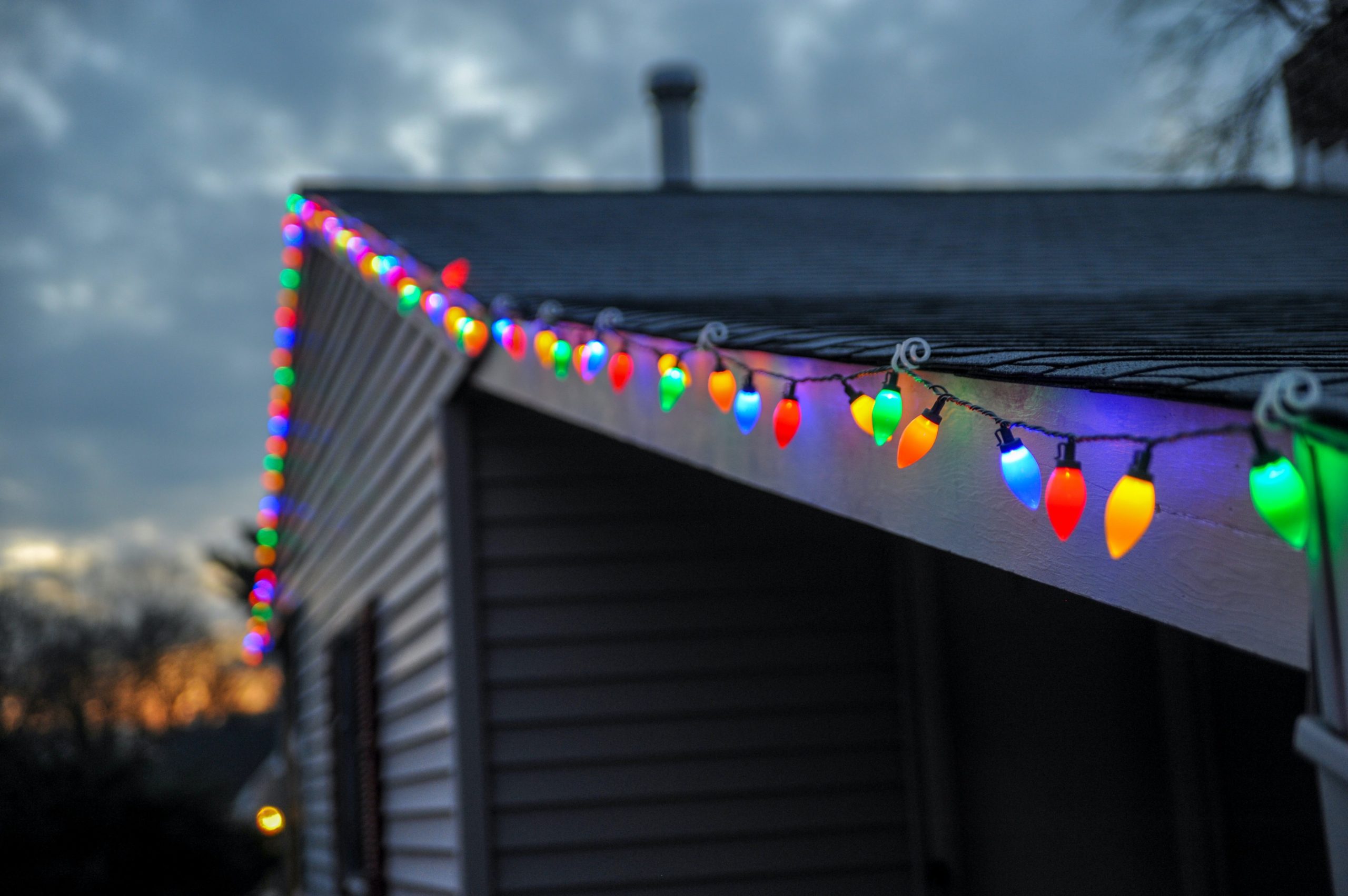 holiday lights on roof